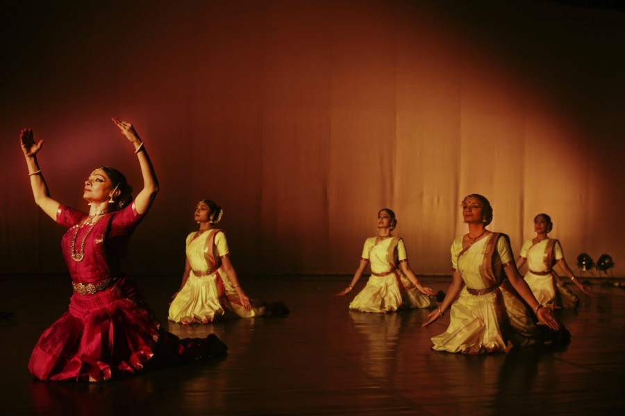 Vamatara: To the Light/ Bharatnatyam by Malavika Sarukkai & troupe